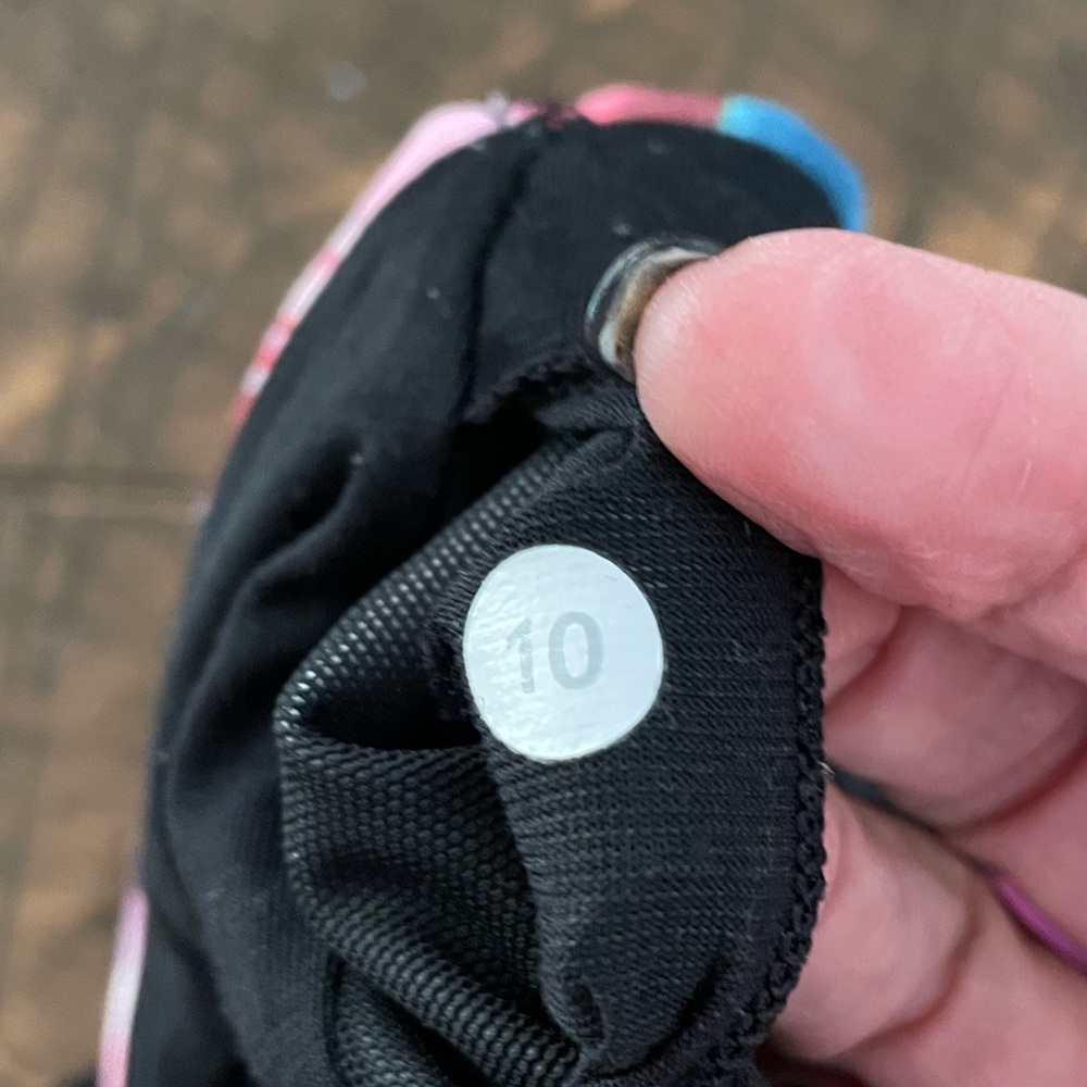 #102, Lululemon floral energy bra with crossed back straps, size 10 - Picture 3 of 4
